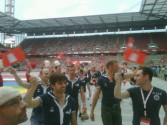 Hamburg Team beim Einlauf ins Rhein Energie Stadion