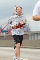 Farid joggt auf der Köhlbrandtbrücke
